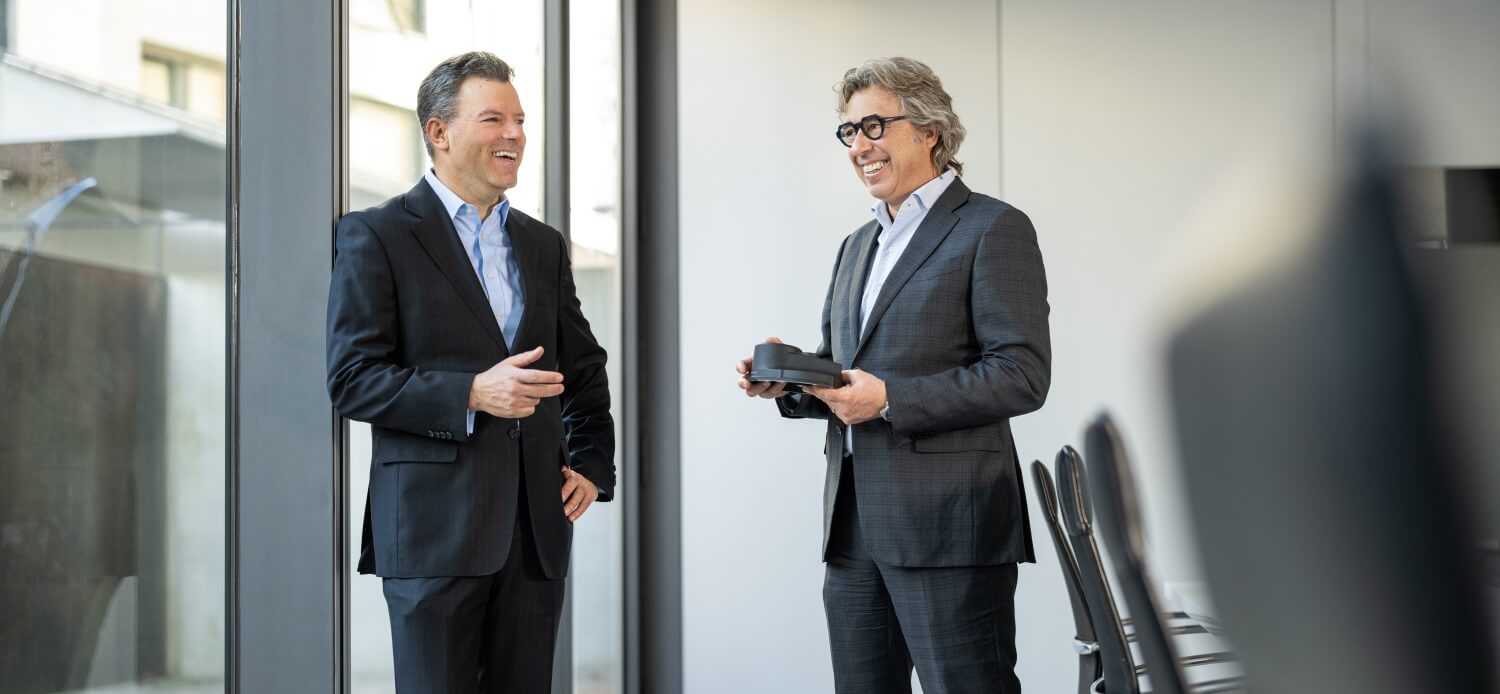 BayBG Senior Investment Manager Dr. Frank Schwenold (links) und 595° Solutions Geschäftsführer Achim Sach